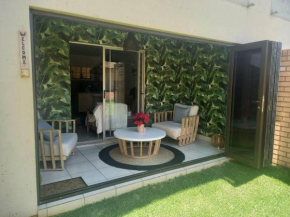 Comfort 2 Bedroom Apartment with Free Parking